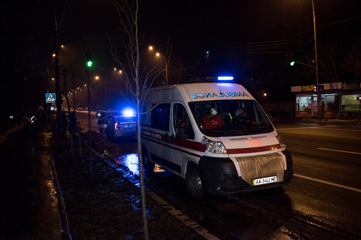 Взрыв гранаты в доме видео. Чп киев. Пожар в киевском поселке сегодня. Москва война. Последние новости в киеве стрельба.