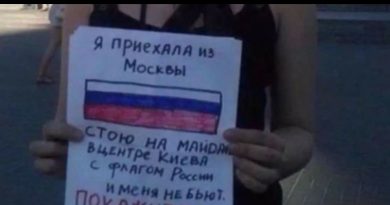 Жителька Москви вийшла в центрі Києва із прапором Росії. Знаєте, що з нею зробили?